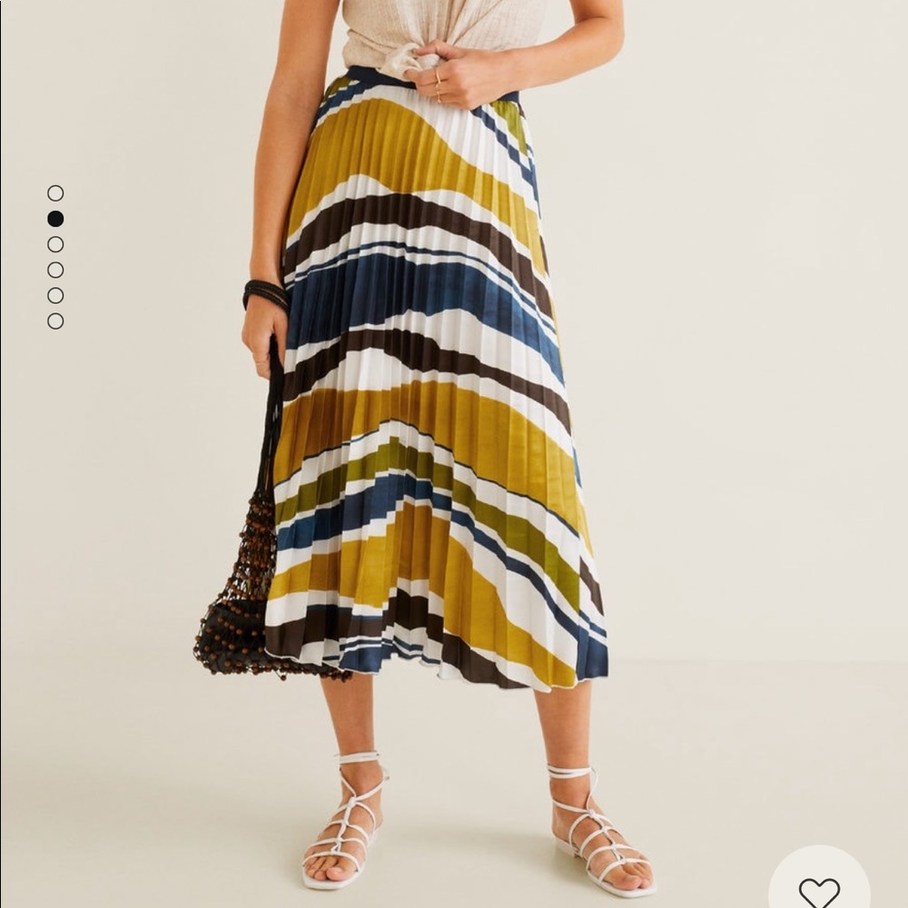 🚚Moving sale 🚚 Mango Satin pleated skirt